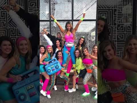 MODA DECADA DE 80 ❤️💙💜🧡💛  #lookdodia #lookinspiraçao #outfit #moda #modafeminina #fashion #shorts