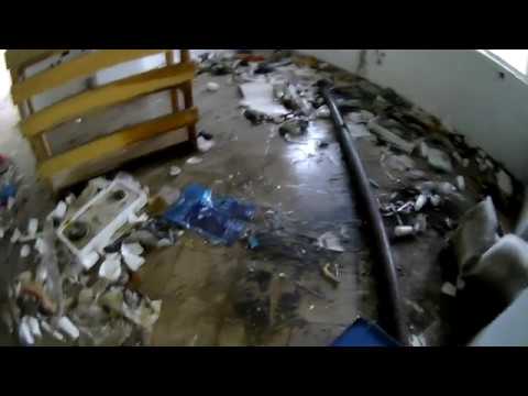 Opuszczony pensjonat - restauracja W STARYM PIECU.