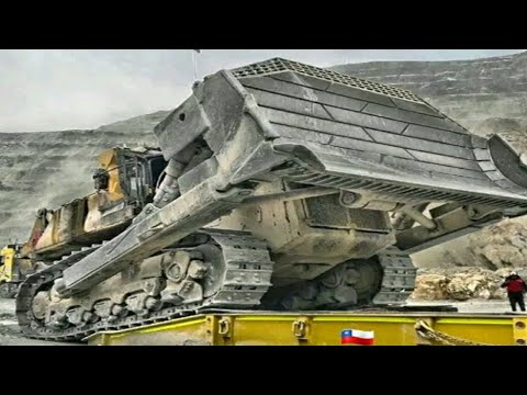 Transporting The Caterpillar D9H Bulldozer To Our New Project.