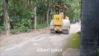 Perbaikan Jalan Desa Depan Rumahku, Jadi Nyaman Bersepeda