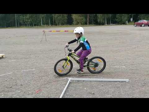 Kiekko-Ahma F1 kirppis-tapahtuma Wareenalla