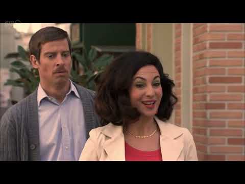 Amar C484 - Manolita pilla a Marcelino con Maruxa en la plaza