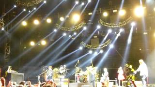 Toto - Intro + Running Out of Time - Nimes 2015 Live