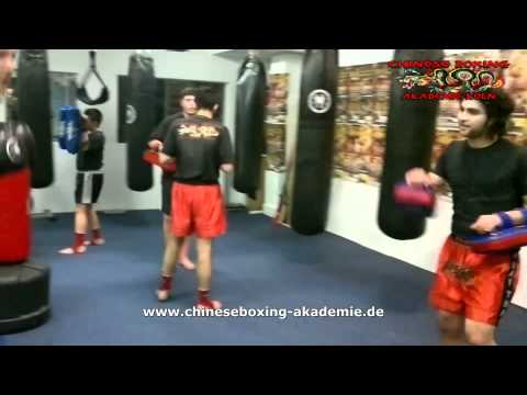 Chinese Boxing Akademie - Muay Thai Pratzentraining - 02