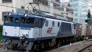 力強い走りを見せつけるEF64