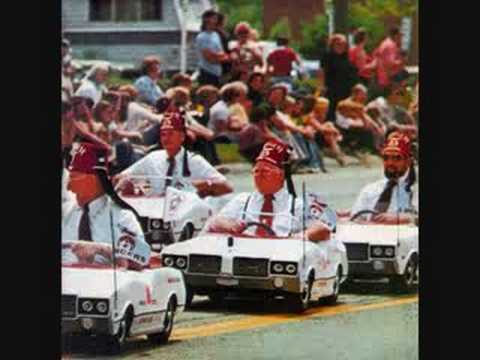 Dead Kennedys - A Growing Boy Needs His Lunch