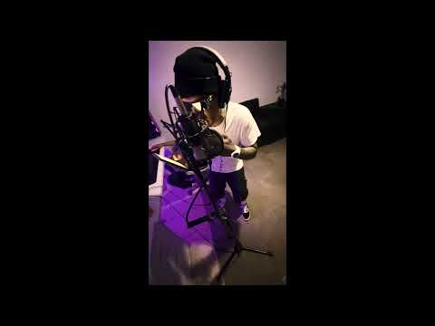 XL Krew - V De Vuelta (Ft. Fat Noise)