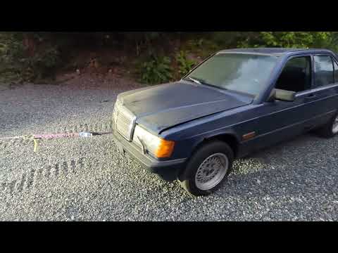 Starting and Driving a Mercedes-Benz 190E W201 After 13 Years