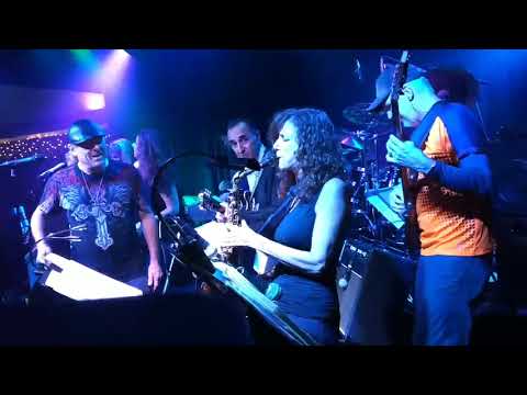 Julie Sax solo Black Friday