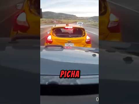 Le cortó el paso y decidió darle su merecido