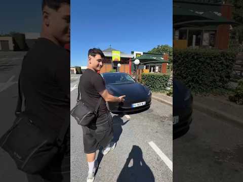 Voiture De Luxe Au Drive McDonald's