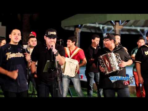 Nueva Eminencia Ft. Banda Renovacion - Alto Ejecutivo (En Vivo 2015)