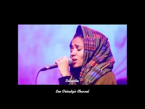 Nneka  LIVE "Walking"  My Fairy Tales
