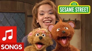 Sesame Street: Do &quot;The Bear&quot; with Baby Bear