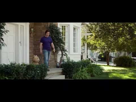 Ted 2 - Ted rompe el cristal del auto