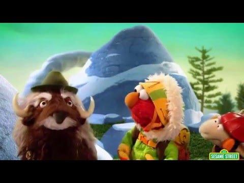 download lagu mp3 mp4 Elmo The Musical Mountain Climber, download lagu Elmo The Musical Mountain Climber gratis, unduh video klip Elmo The Musical Mountain Climber