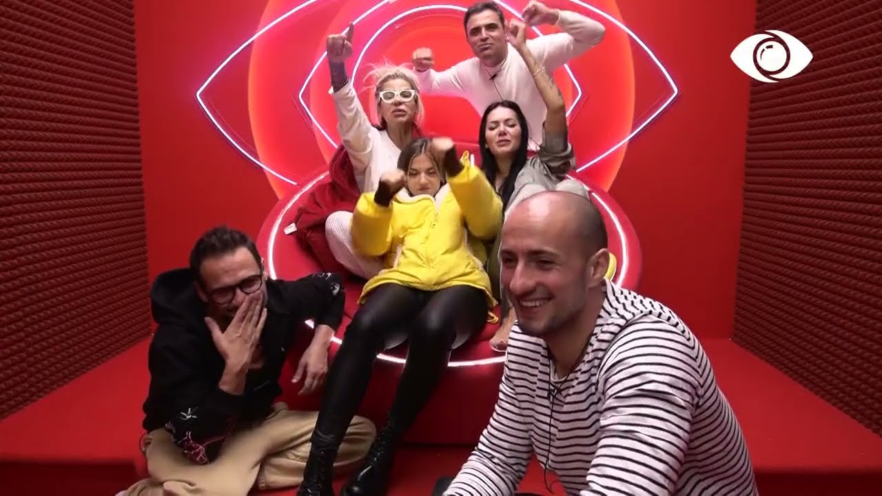 Mbrëmja Karaoke/ Ja si performuan banorët e ndarë në grupe