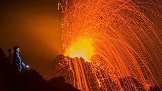 La lava del Piton de la Fournaise llega al océano en Reunión tras 19 años