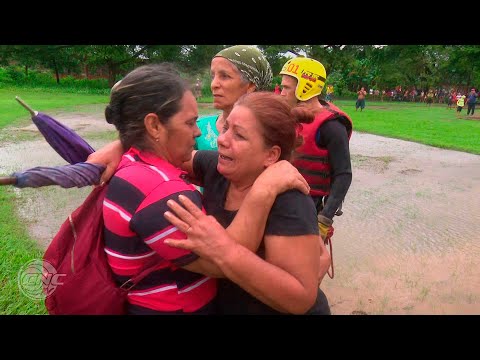 Rescatan  familias que quedaron sin acceso terrestre en comunidades de Granma