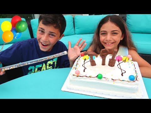 Heidi and Zidane Pretend Play Making a Happy Cake for Dad