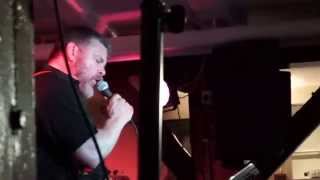 Stig Rossen synger ENSOMHEDENS GADE NR 9 (Olinerne)