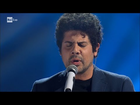 Gianmarco Carroccia, omaggia Lucio Battisti con "I giardini di marzo" - I migliori anni 12/05/2023