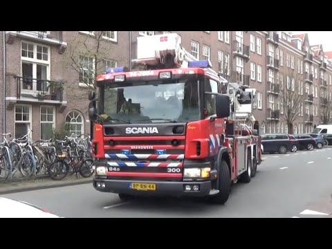 uniek Brandweer Hoogwerker Weesp 14-7054 Met spoed naar een melding in Amsterdam