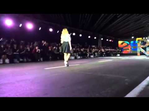 [140327] OnStyle's Facebook @DKNY25th Anni "Just like a model, CL on the runway"