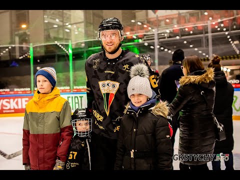 Trening z hokeistami dla uczestników akcji "Z Klasą na Zimowym"