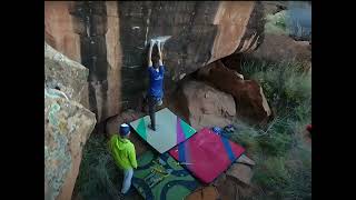 Video thumbnail of Day of the Dead, V8. Indian Creek