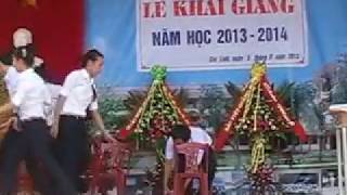 preview picture of video 'Văn nghệ A2 THPT Gio Linh K12-15'