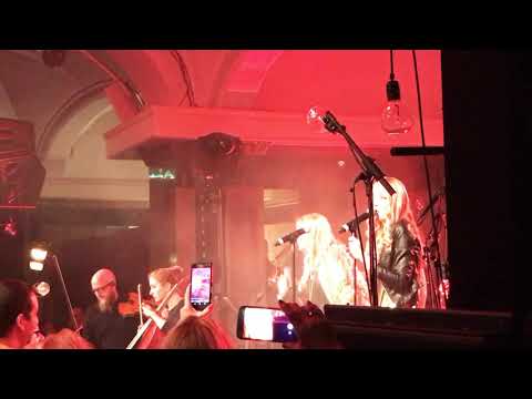Beer Bitches - „Disney Medley op Kölsch“ - live Alter Wartesaal Köln 26.11.17 mit Carolin Kebekus