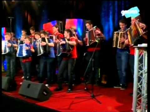 Od Celja do Žalca - harmonikarski orkester Primoža Zvira
