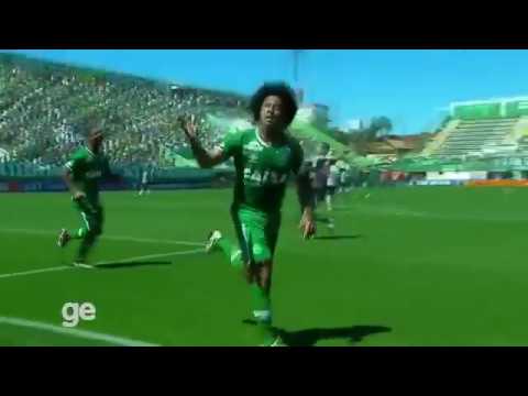 Relembre momentos de Kempes com a camisa da Chapecoense