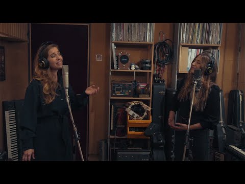 Barbara Carlotti & Izia - La ballade de Chez Tao (Studio Labomatic)