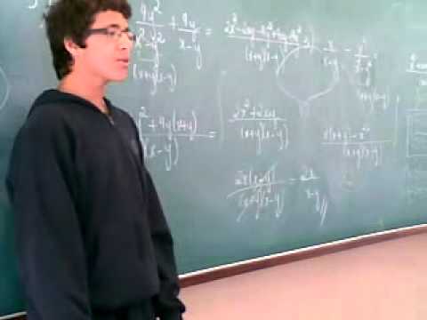 Enzo mandando ver na aula de Álgebra