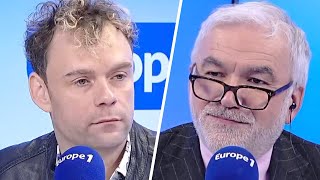 Pascal Praud face à Bertrand Deckers pour le documentaire "Charles III le roi maudit"