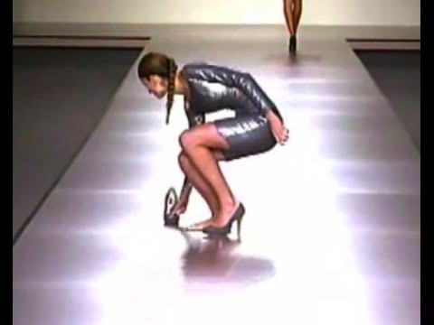 Model trips and loses her shoes during Carlos Doblas Spring/Summer 2010 fashion show