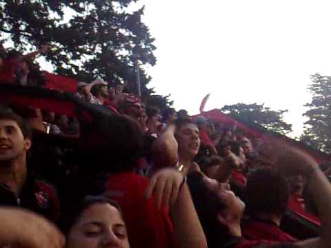 "Y vos sin aliento" Barra: La Hinchada Más Popular &bull; Club: Newell's Old Boys