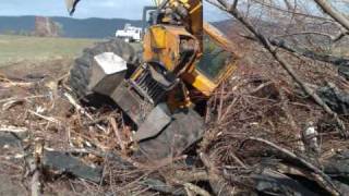preview picture of video 'Hardcore skidder work'