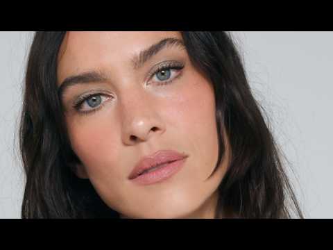 Chats, LOL’s and Effortless Makeup with Alexa Chung