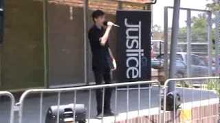 Kodie Amos - I Saw Mummy Kissing Santa Claus