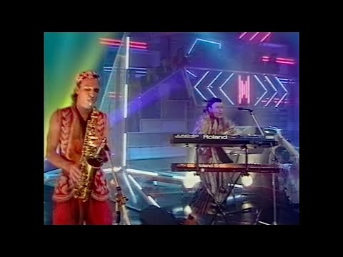 Guru Josh - Infinity 1990's : (Time For The Guru)