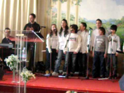 I BAMBINI CANTANO CANZONE DI TONY SELMA A PALERMO...