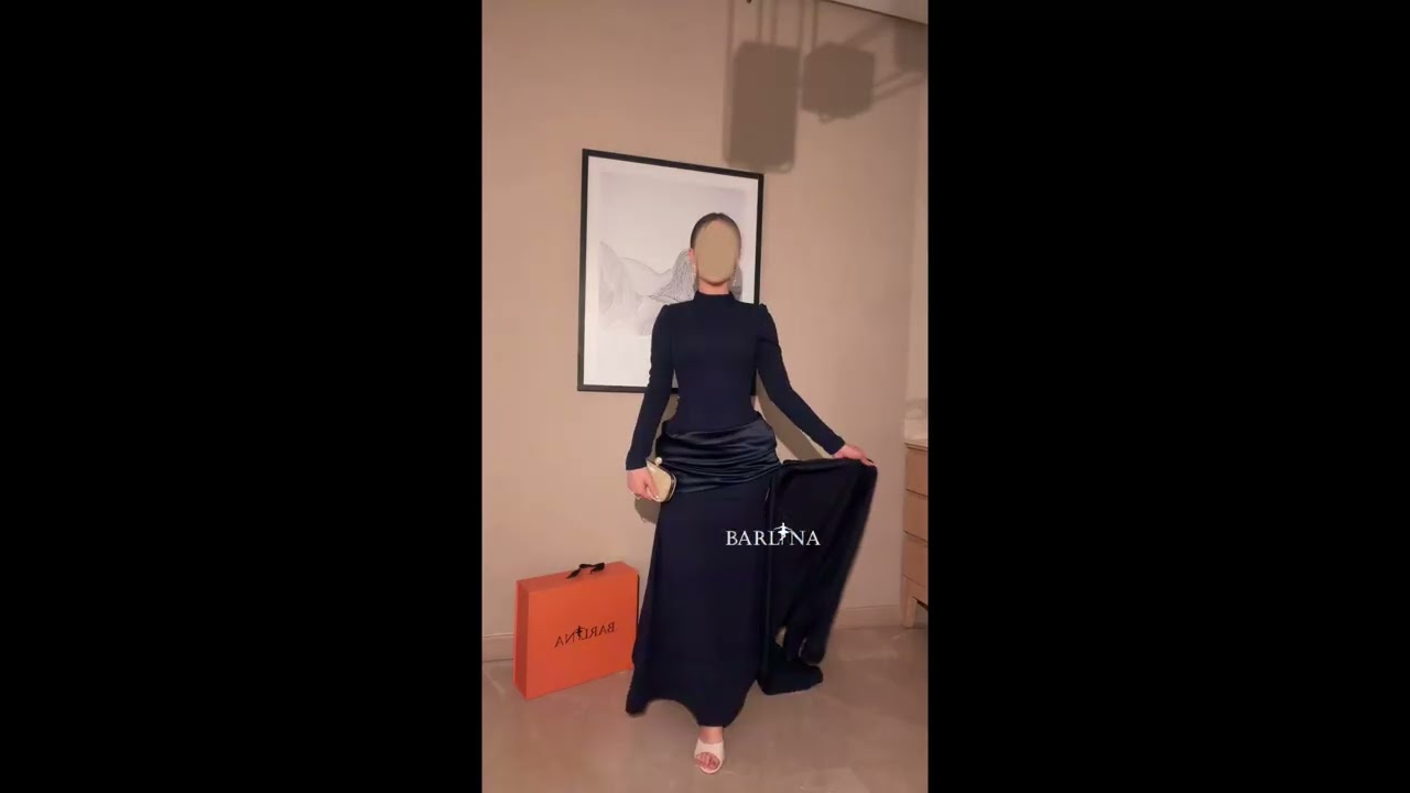 فستان كحلي بقصة ملكية بذيل جانبي - XL