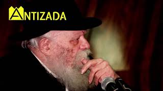 ניגון דביקות שבת (ניגון ח') בהתוועדות הרבי מליובאוויטש - התמונה מוצגת ישירות מתוך אתר האינטרנט יוטיוב. זכויות היוצרים בתמונה שייכות ליוצרה. קישור קרדיט למקור התוכן נמצא בתוך דף הסרטון