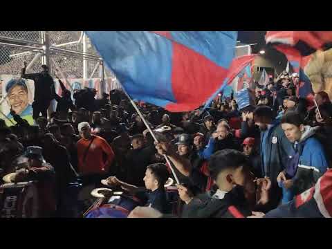 "San Lorenzo 0 River 0. Entrada de la gloriosa" Barra: La Gloriosa Butteler &bull; Club: San Lorenzo