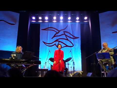 fernanda takai & roberto menescal & marcos valle @ espaço furnas cultural: samba de verão