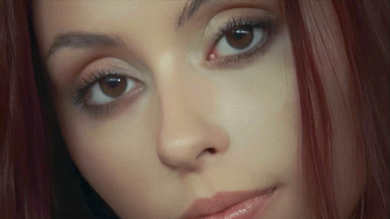 Дора — Зависима