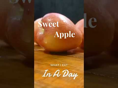 Red apple cutting             Delicious red apple cutting - Farm fresh ninja fruit cutting.